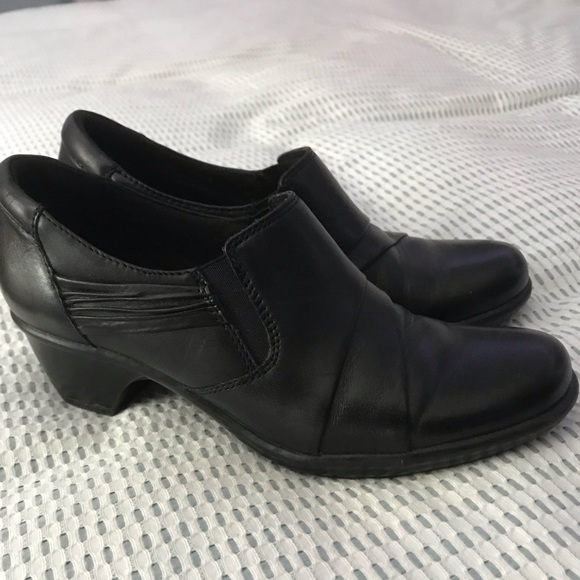 Black Clarks Bendables Slip-Ons - Picture 3 of 7